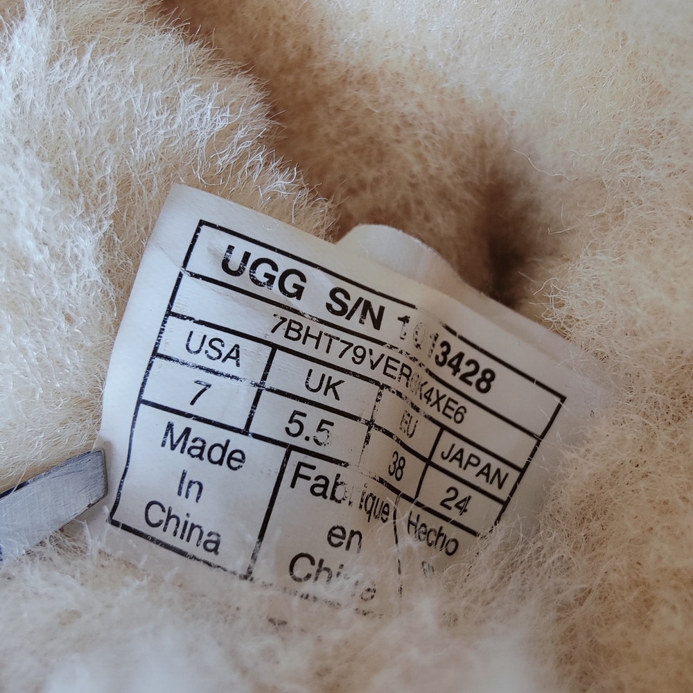 UGG Women's Amie Classic Slim Tan Suede Sheepskin Lined Boots, Sz 7 - Picture 10 of 10